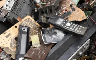 Any Progress in E-Waste Prevention? Collective Action and Resistance Against Software (and Legal) Obsolescence